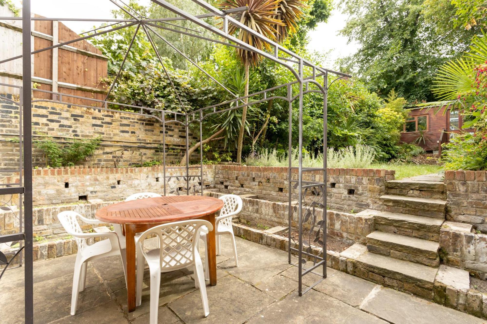 270 Earls Court Road Hostel